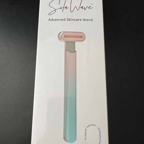 BNIB Solawave red light therapy wand ombre face skincare